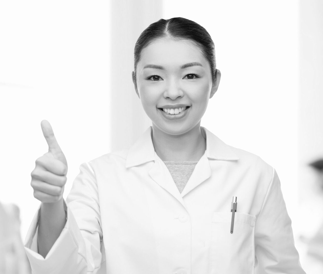 bw_White Nurse - Thumbs Up (1)_62451081